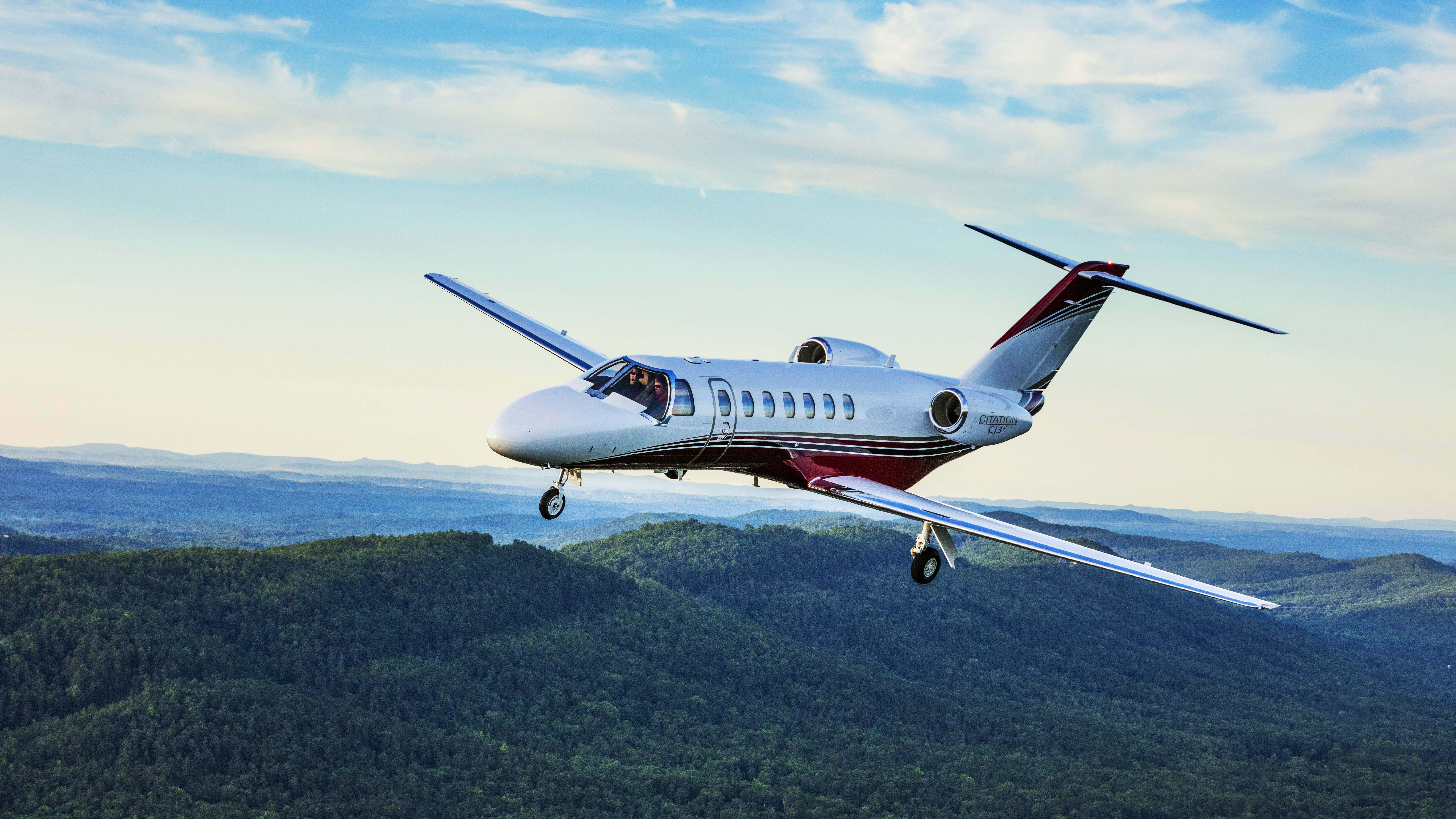 525 Flying with Landing Gear